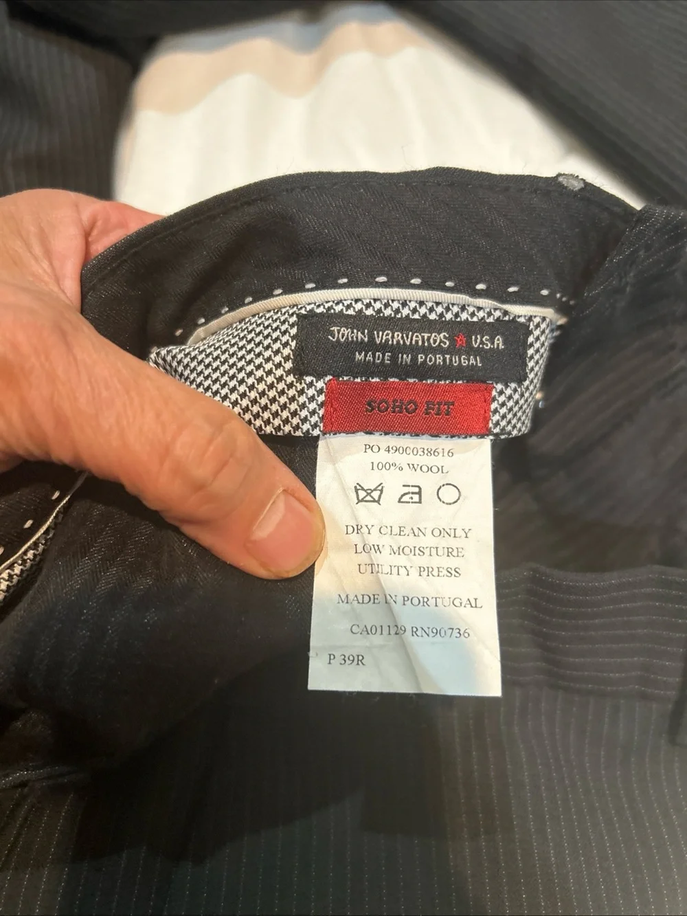 John Varvatos USA Men's Black Wool SoHo Fit 2-Piece Suit Jacket Sz 46R Pants 39R